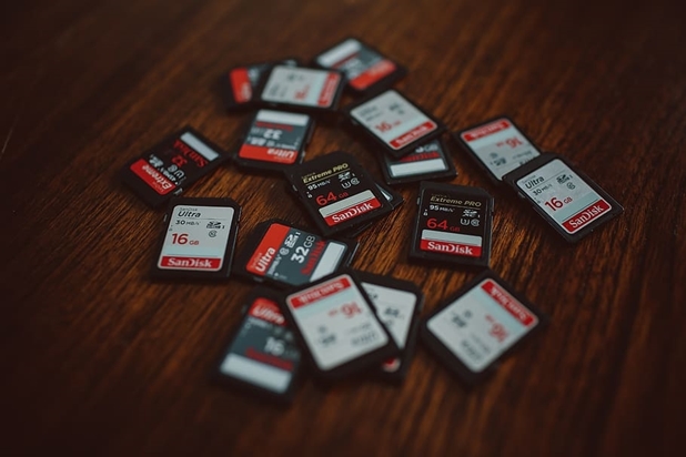 آشنایی با برند معروف Sandisk، یکی از بزرگترین تولید‌کنندگان حافظه فلش در جهان